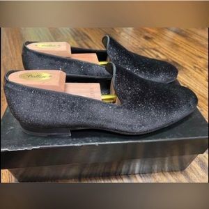 Magnanimous velvet shoes in perfect condition. Worn twice.